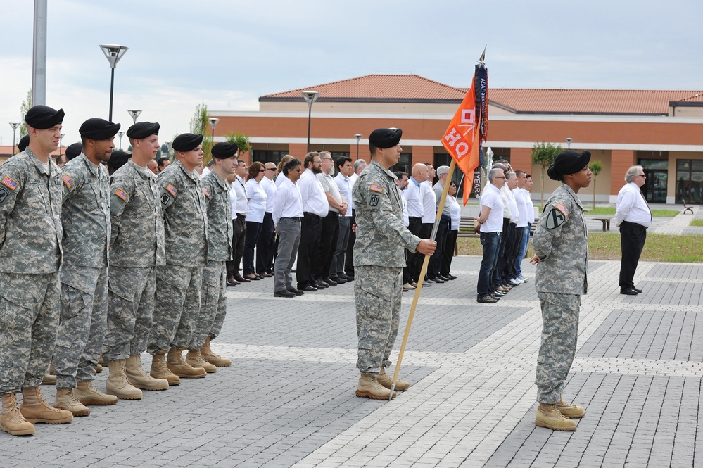 Change of command 509th Signal Battalion, uncasing of the colors