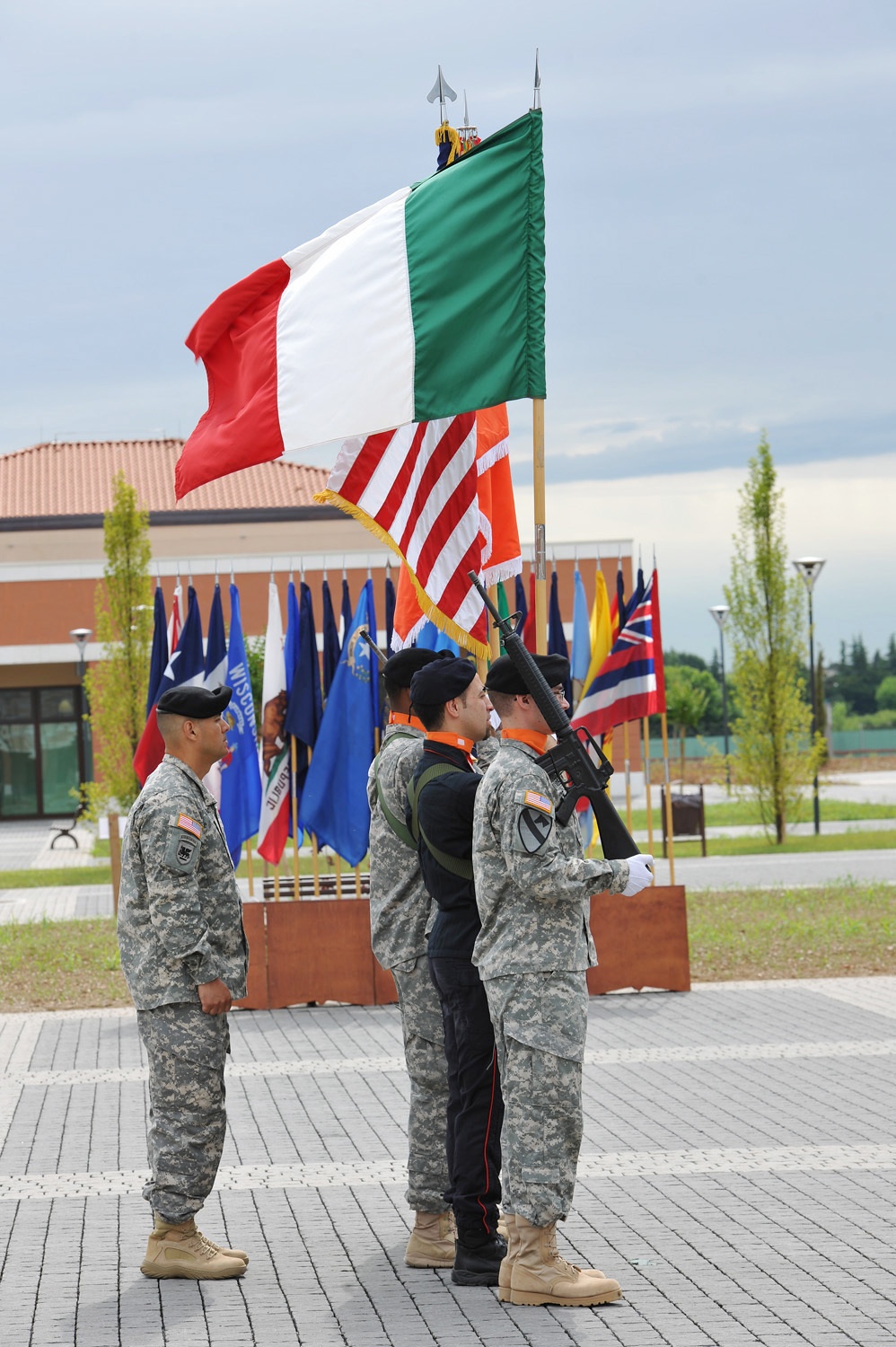 Change of command 509th Signal Battalion, uncasing of the colors