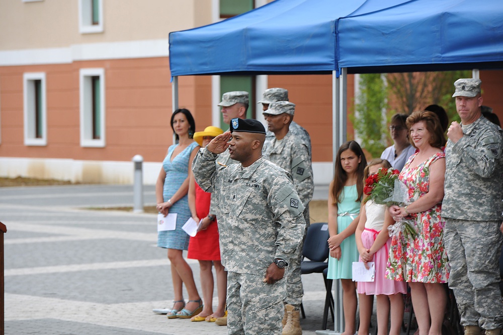 Change of command 509th Signal Battalion, uncasing of the colors