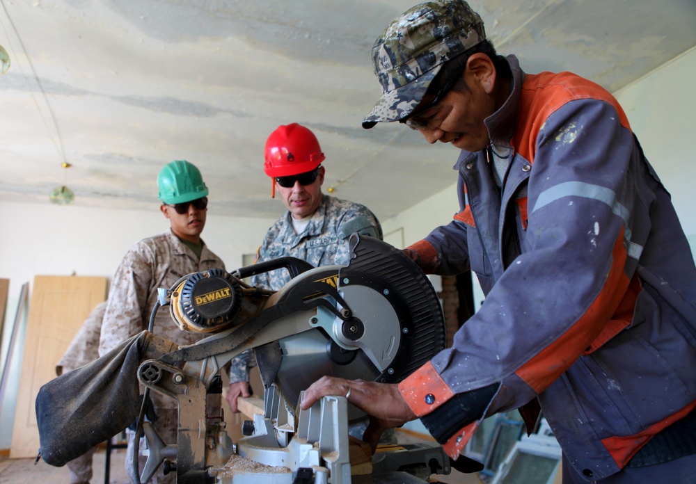 Khaan Quest 2013, Erdmiin Oyun School renovation, July 22-23