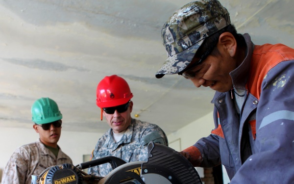 Khaan Quest 2013, Erdmiin Oyun School renovation, July 22-23