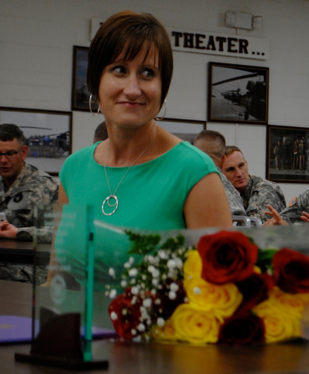 Minnesota military spouse and volunteer receives national award