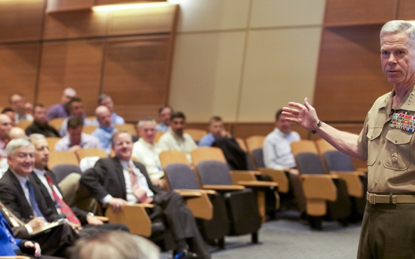 Marine Corps commandant visits US Naval War College