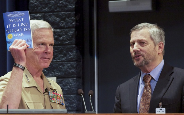 Marine Corps commandant visits US Naval War College