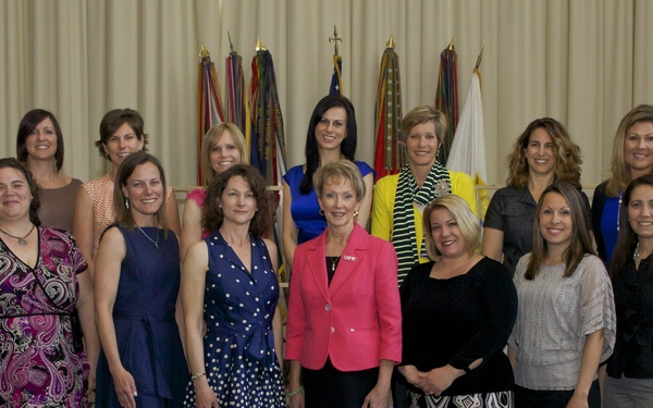 Marine Corps commandant visits US Naval War College