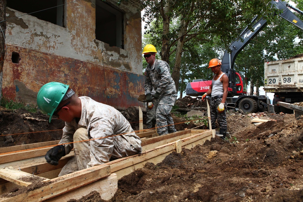 Khaan Quest 2013, Erdmiin Oyun School renovation, July 24