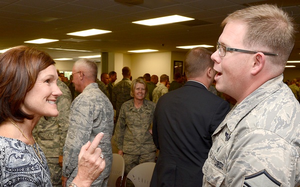 Welsh meets with Wyoming's Total Force airmen