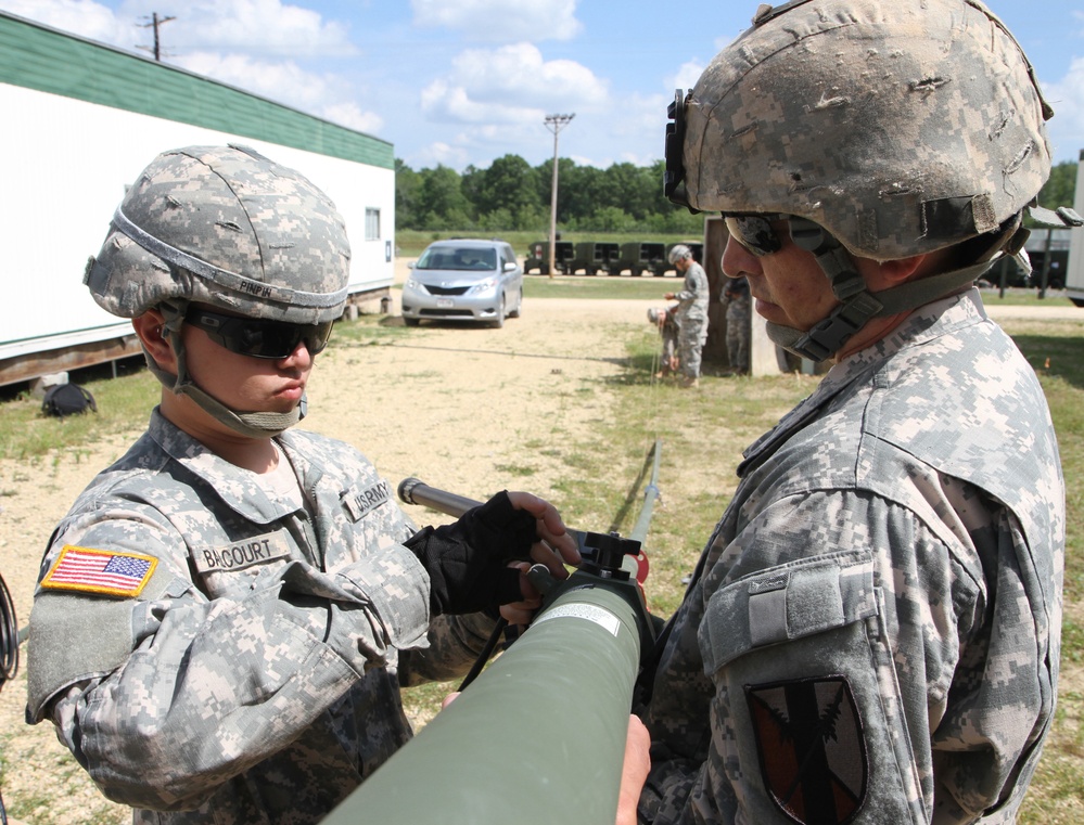 Signals operations soldiers of the 303rd MEB at 2013 WAREX