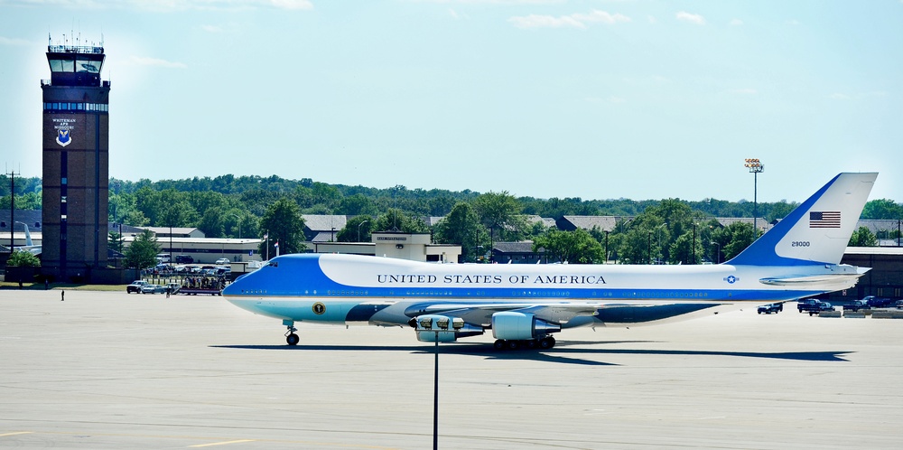 President Obama lands at Whiteman