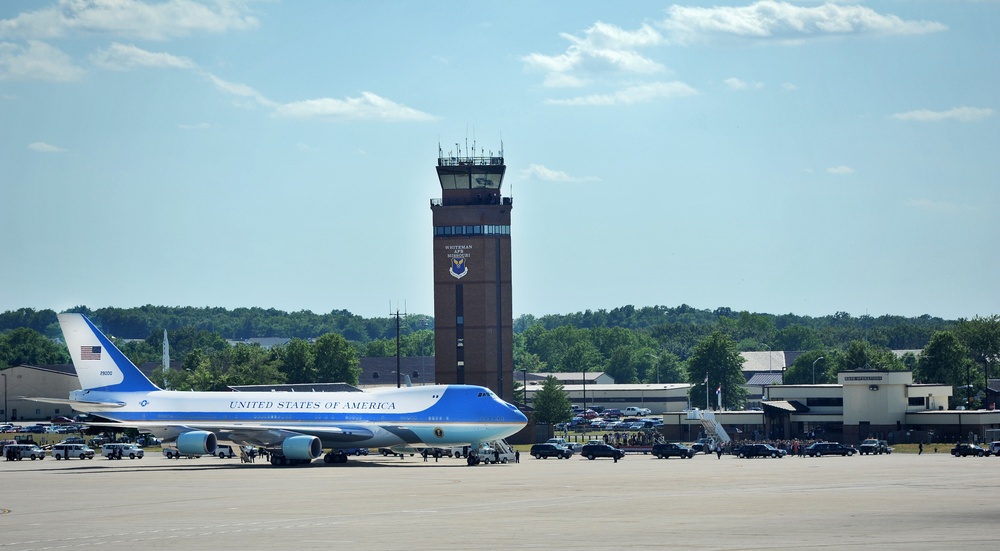 President Obama lands at Whiteman