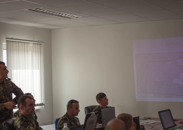 Azerbaijani Leaders Practice Combat Planning With BSRF-13