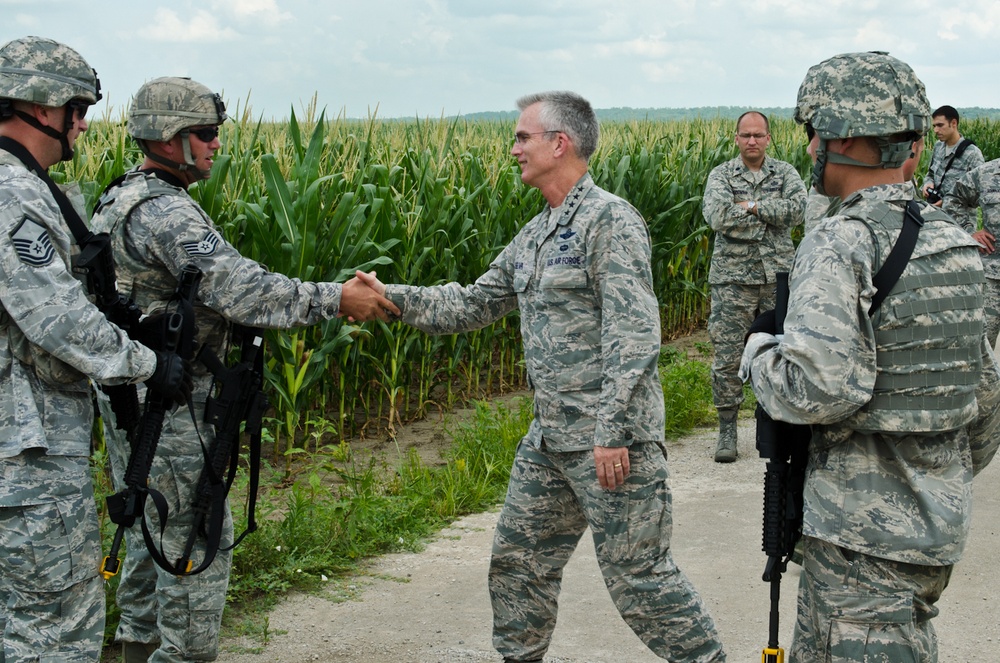 AMC commander vsits Rosecrans ANGB