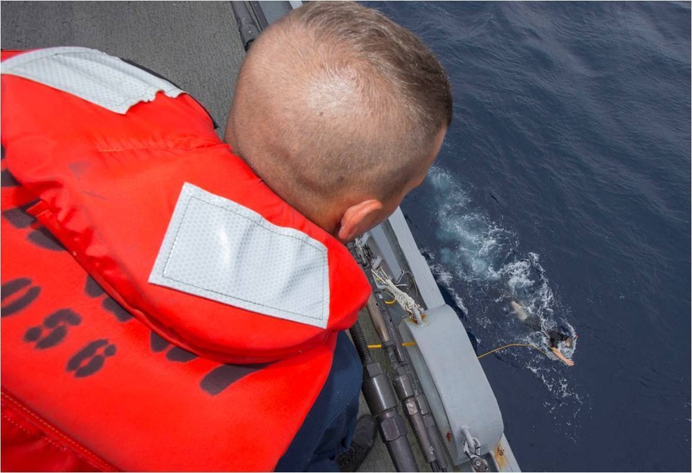 USS Mason sailors train during man overboard drill