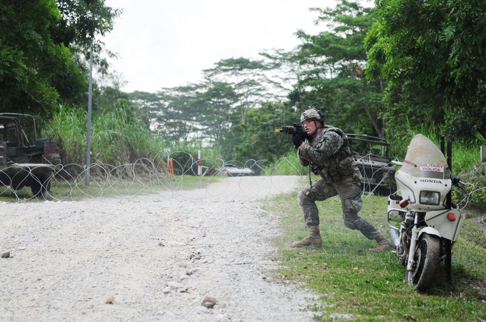 Tomahawks, Singaporean soldiers tighten urban tactics