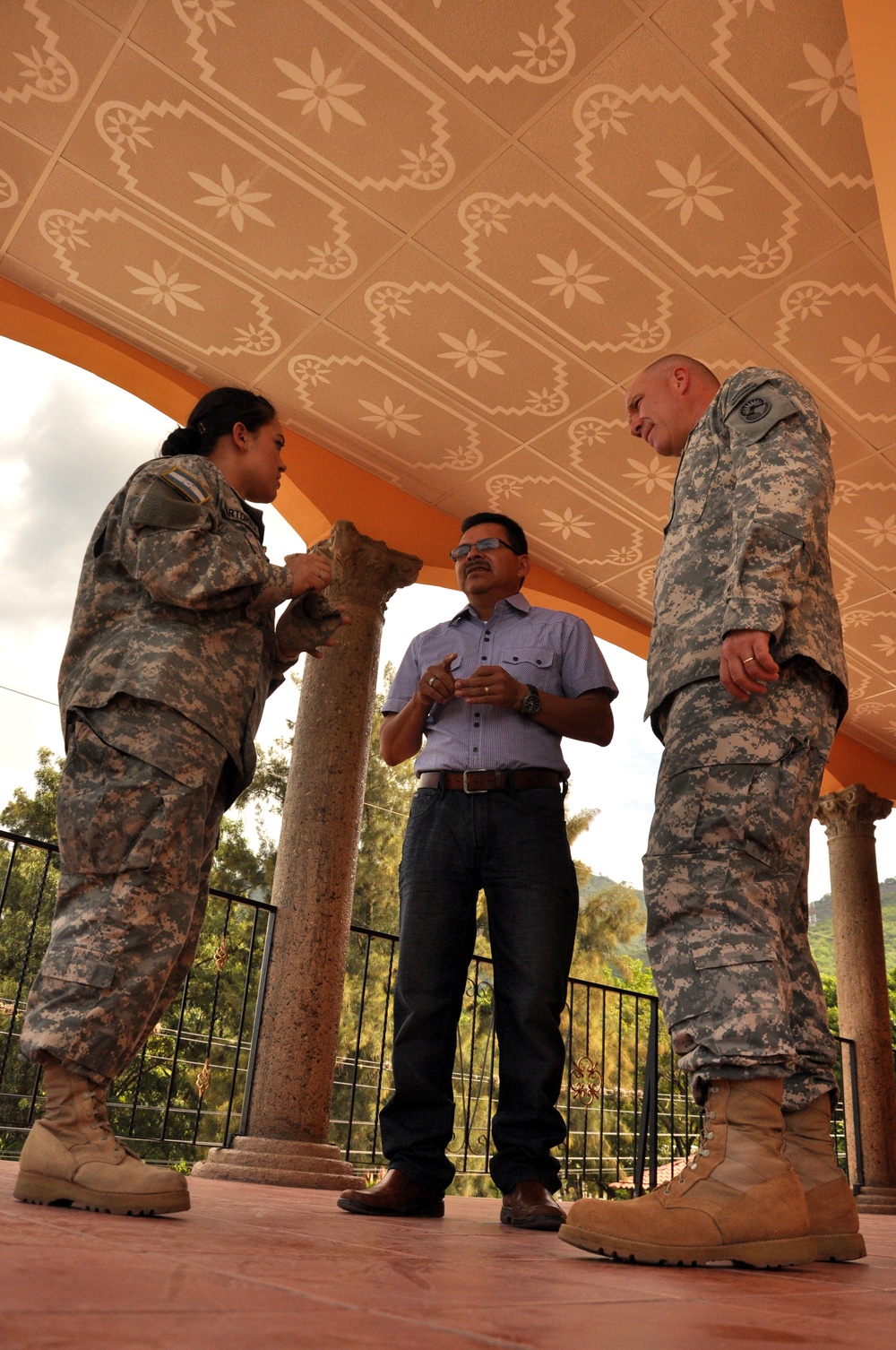JTF-Bravo's commander meets with local leaders