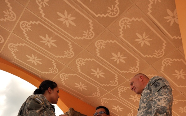JTF-Bravo's commander meets with local leaders