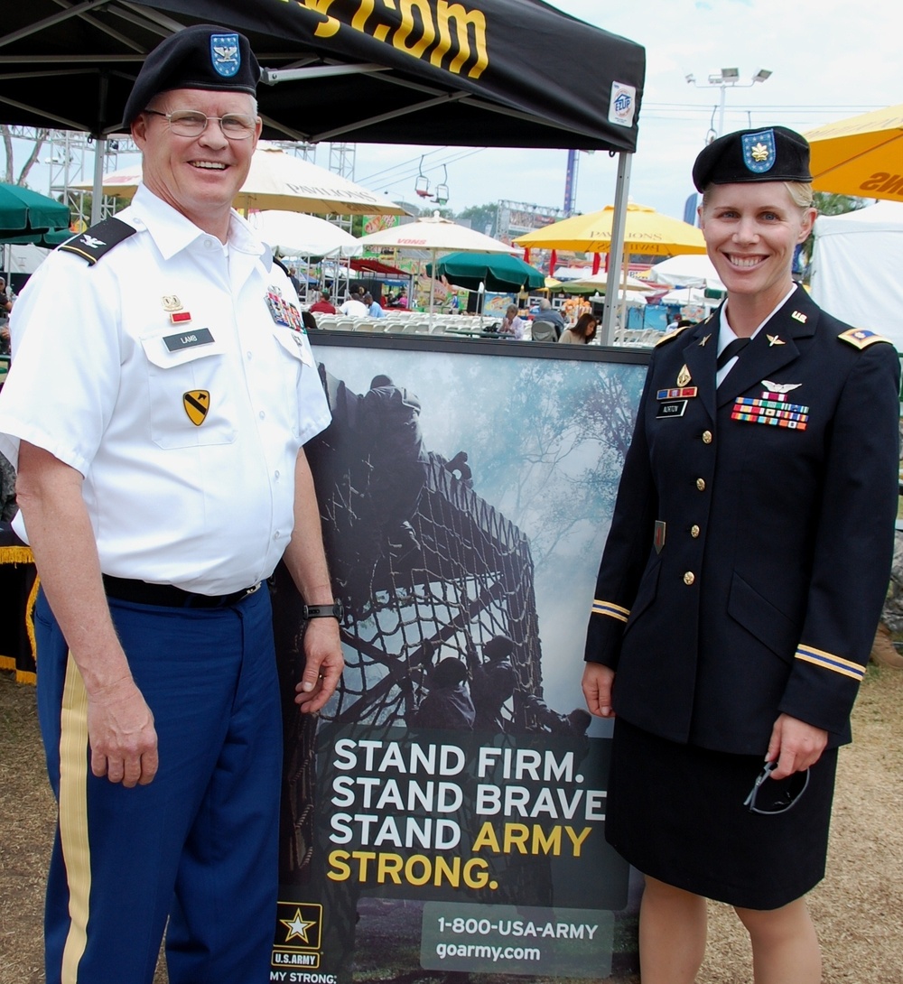 Maj. Norton recruits soldiers at Orange County Fair