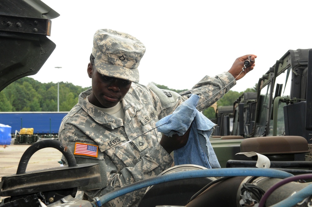'First in Support' soldiers conduct command maintenance