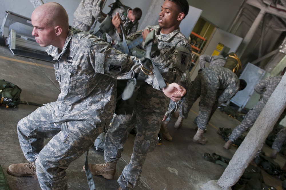 421st Quartermaster Company Riggers drop into Puerto Rico