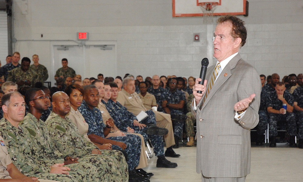 US Rep. Phil Gingrey visits Atlanta sailors