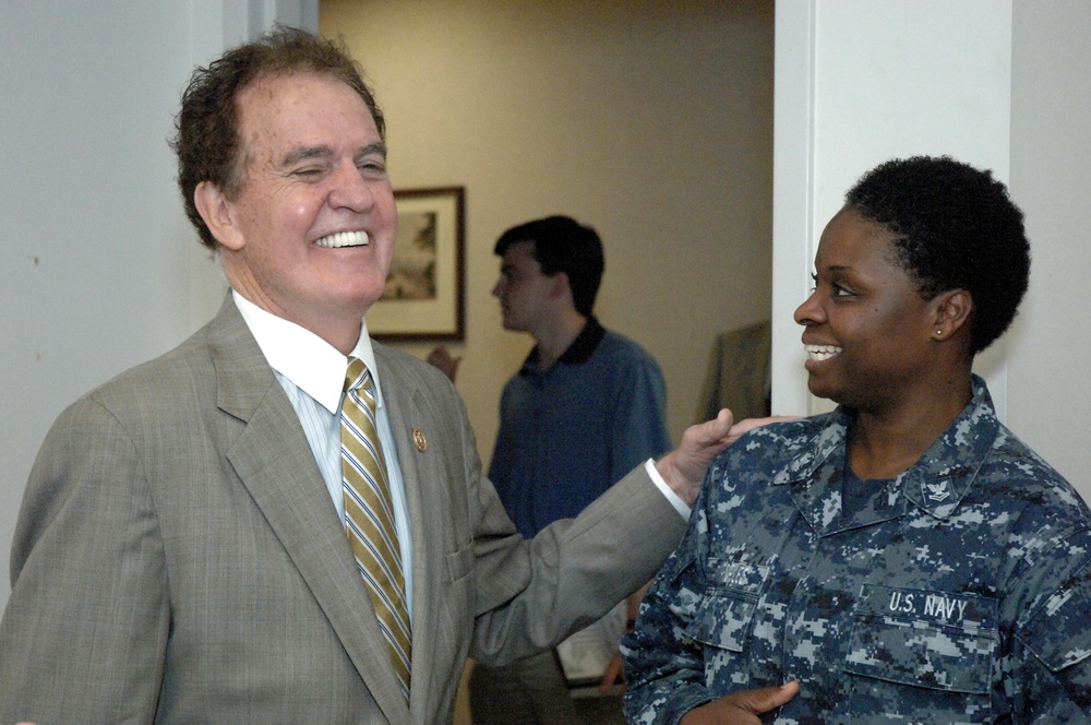 Rep. Gingrey visits Atlanta Navy sailors