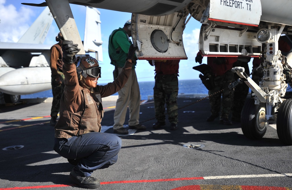 USS George Washington flight deck operations