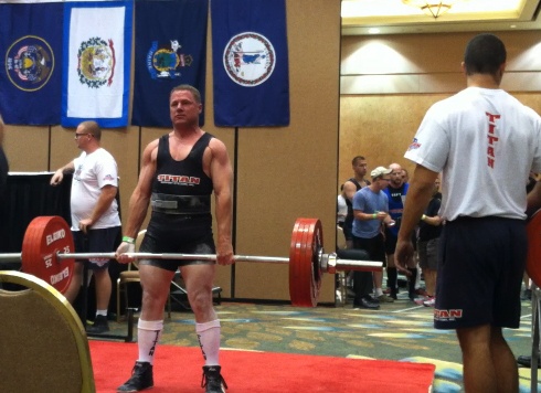 Sledgehammer soldier sets powerlifting records
