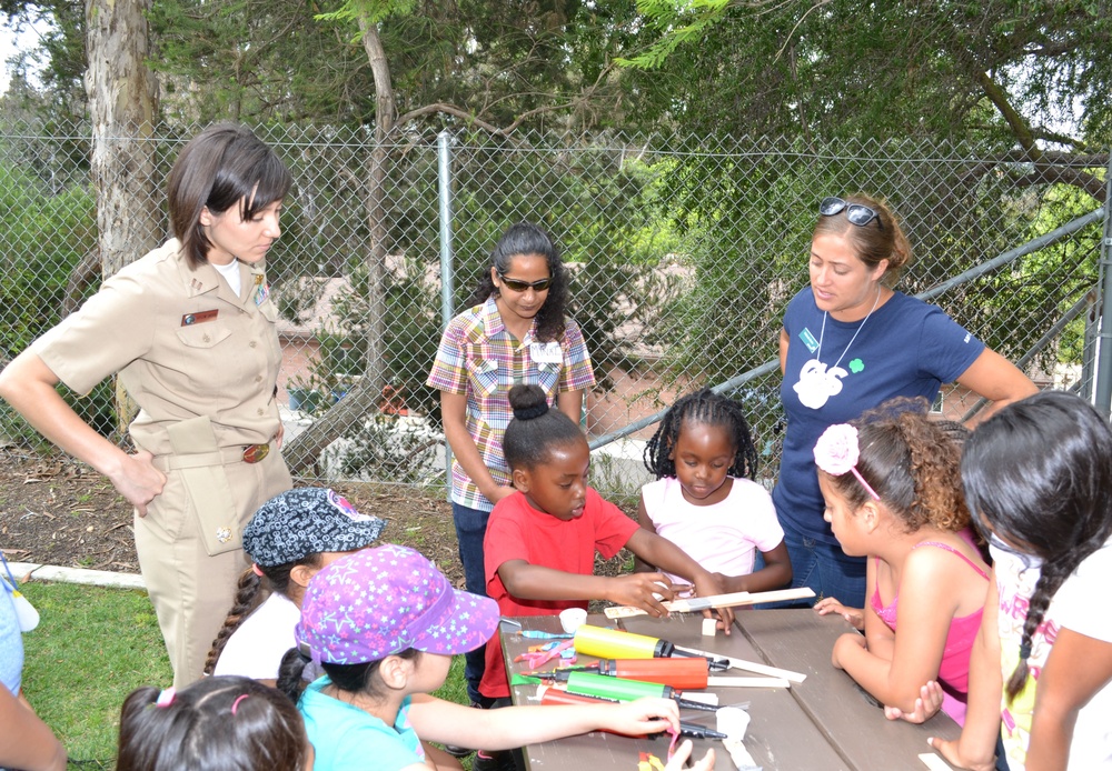 Female scientists and engineers at Navy Lab inspire girl scouts during Engineering Day