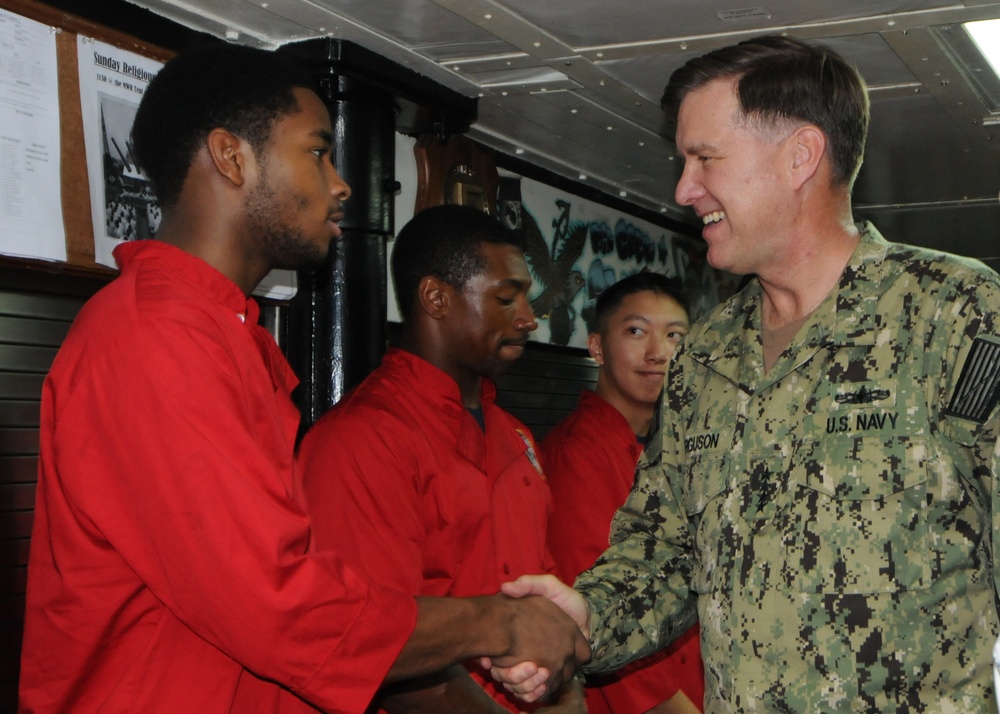 Vice Chief of Naval Operations visits USS Gladiator