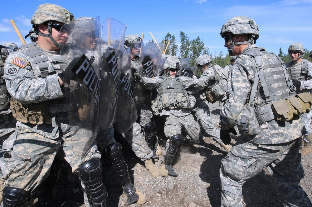 Alaska soldiers conduct civil disturbance training