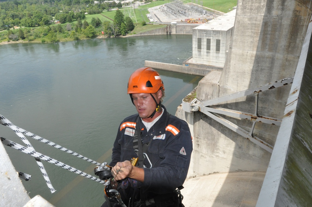 Corps Engineers from Philadelphia District rappel, inspect Wolf Creek
