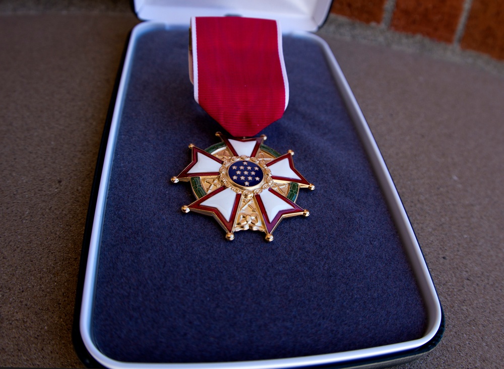 7ID soldier receives Legion of Merit following 30 years of service
