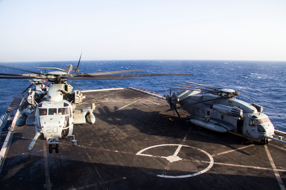 CH-53E flight deck ops