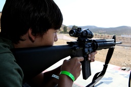 Spouses and children live a day in Marines’ boots