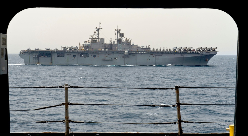 USS Kearsarge pulls alongside USS San Antonio