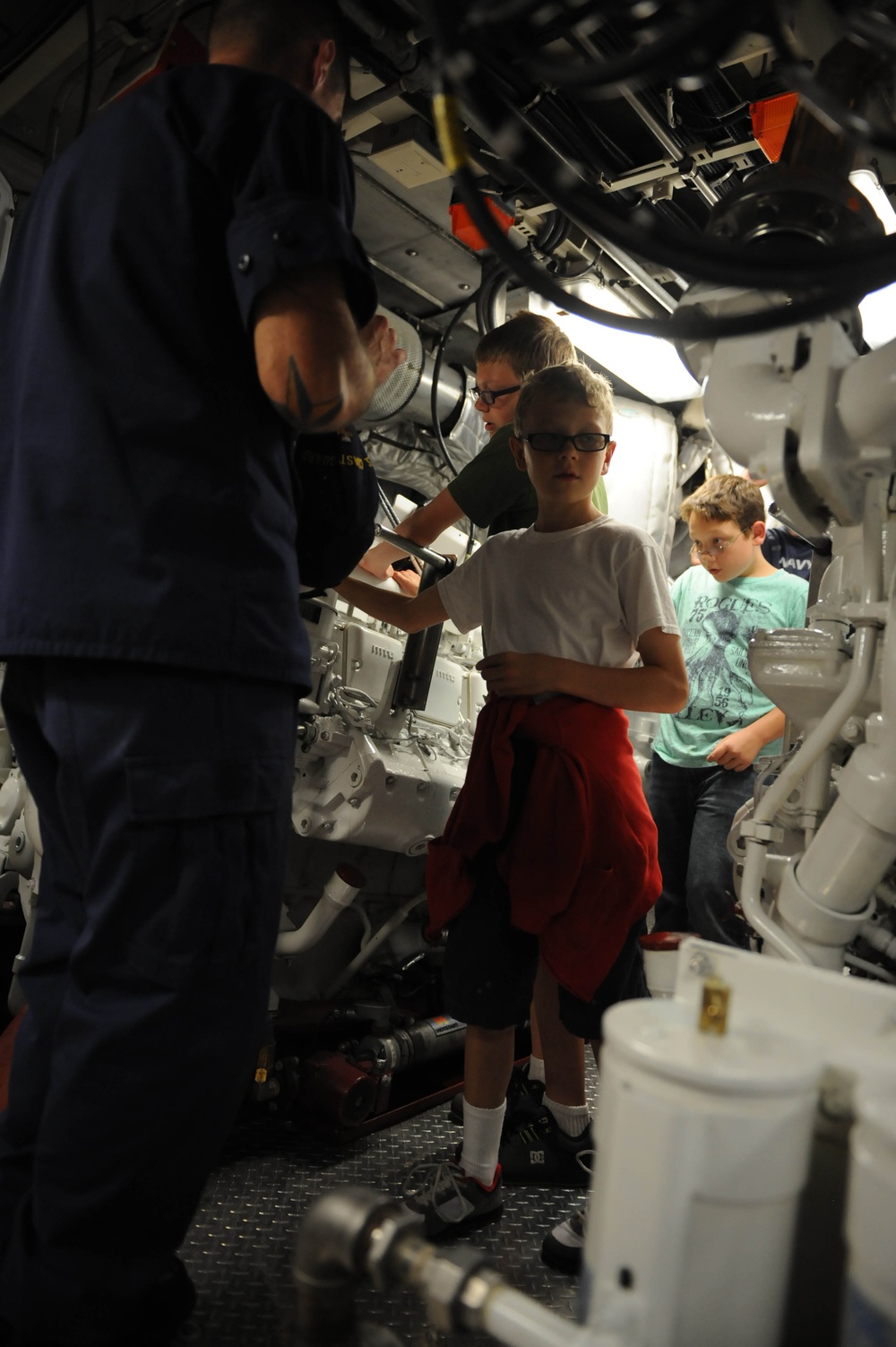 CGC Sea Devil hosts Fleet and Family children