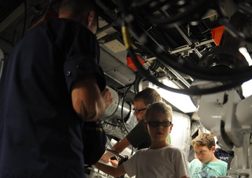 CGC Sea Devil hosts Fleet and Family children