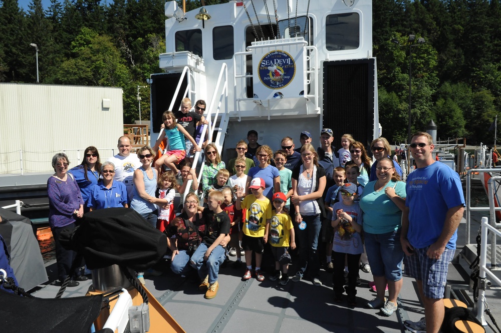 CGC Sea Devil hosts Fleet and Family children