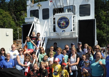 CGC Sea Devil hosts Fleet and Family children