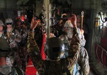 Army Reserve civil affairs soldiers earn Italian jump wings