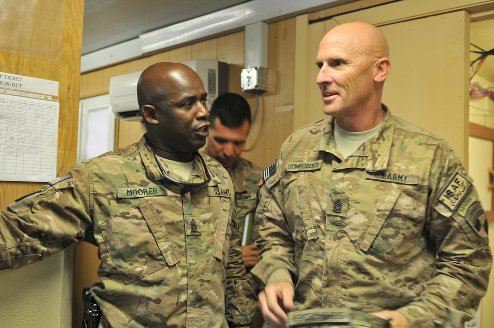 IJS CSM visit Dagger soldiers