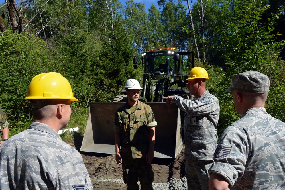 Texas Air Guard engineers dig Norway, train with Krigsskolen cadets