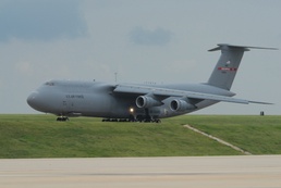 Tennessee Air National Guard C-5A No. 69-0014 taxis for final departure