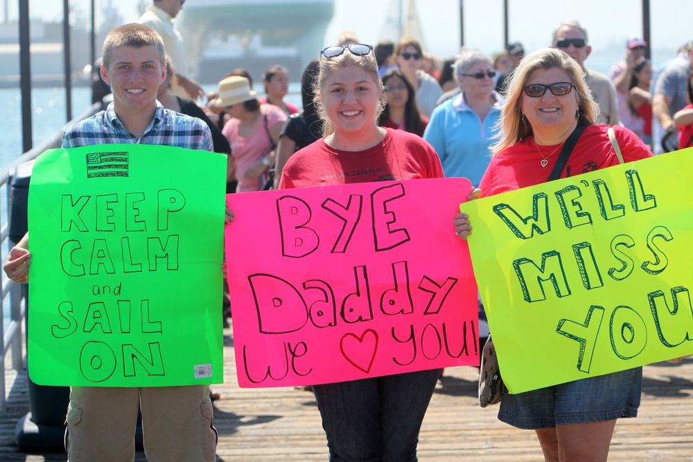 13th Marine Expeditionary Unit departs for deployment