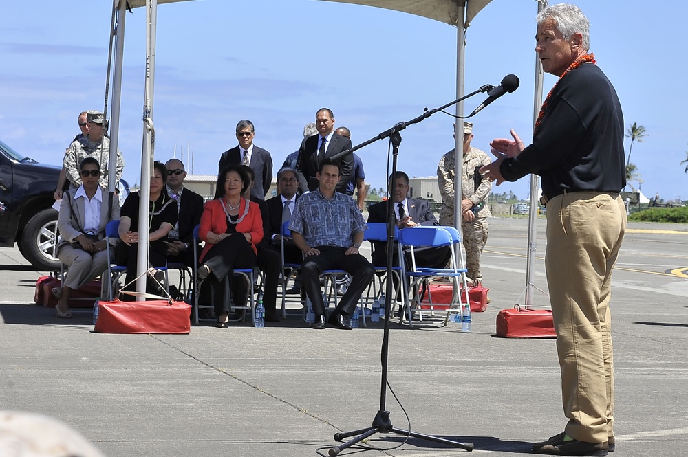 Secretary of Defense visits Marines at Marine Corps Air Station Kaneohe Bay, Hawaii