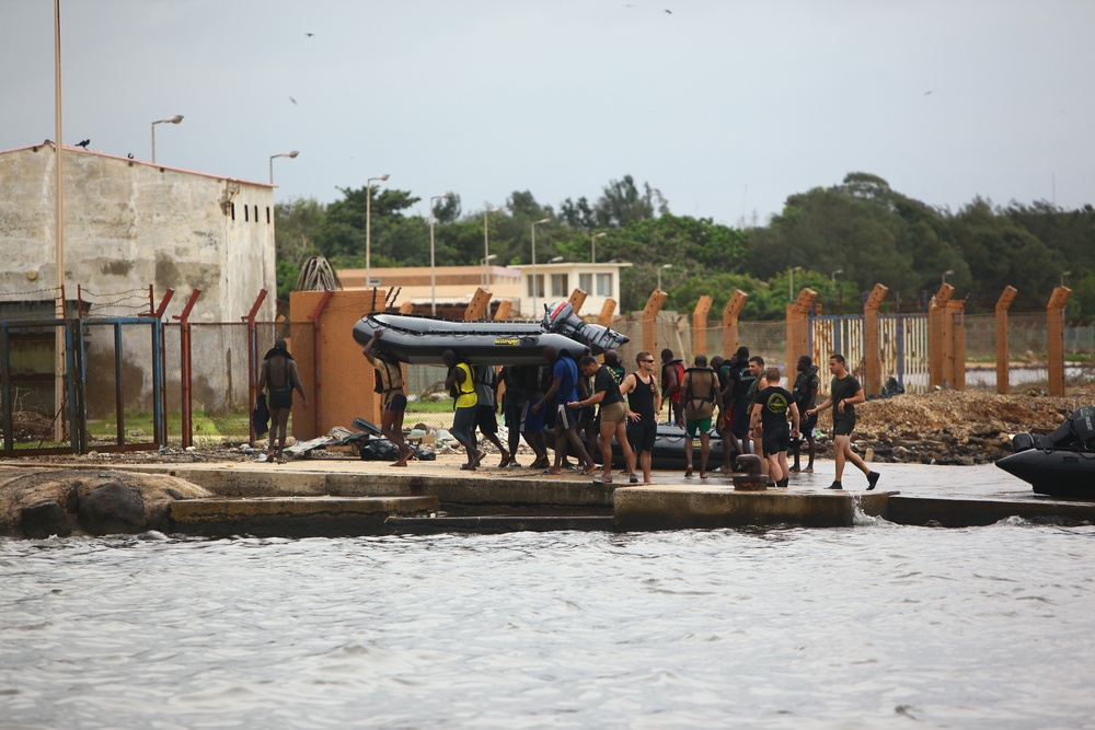 Special-Purpose Marine Air-Ground Task Force Africa 13 provides maritime training to Senegalese Commandos
