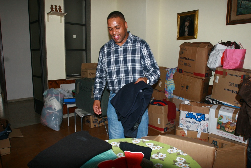Special-Purpose Marine Air-Ground Task Force Africa 13 pass out food to homeless