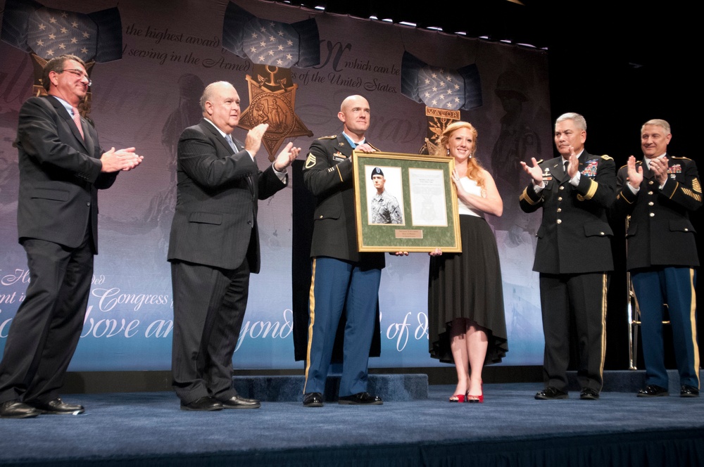 MOH recipient Staff Sgt. Carter inducted into Pentagon Hall of Heroes