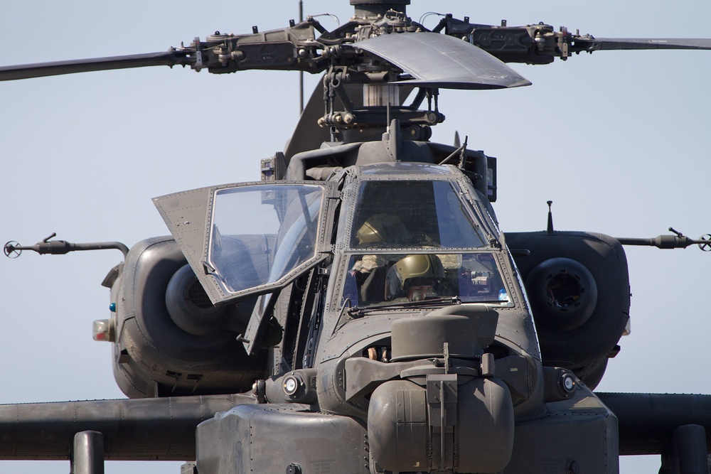 US Army helicopters train with US Navy