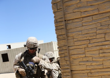 Marines mentor, allow ANA to take led during mock raid